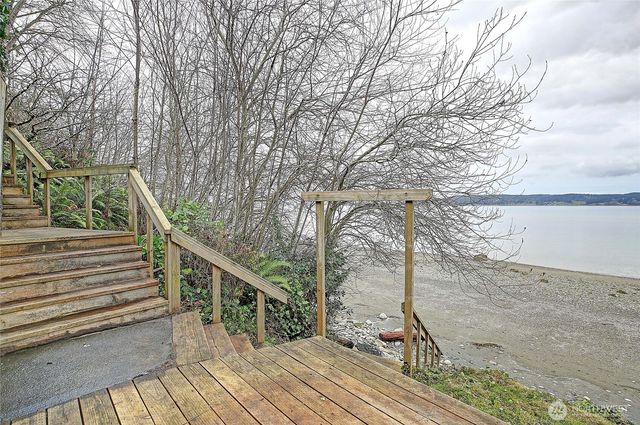 303 Arrowhead Point Lane, Camano Island, WA 98282