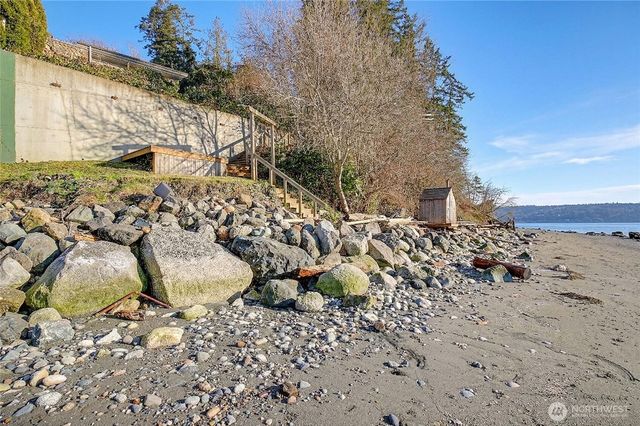 303 Arrowhead Point Lane, Camano Island, WA 98282