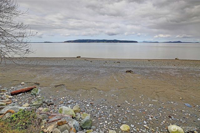 303 Arrowhead Point Lane, Camano Island, WA 98282