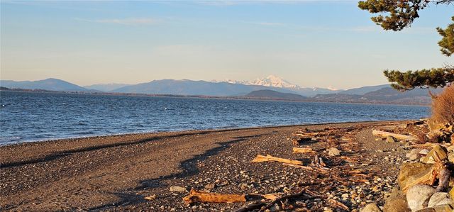 303 Arrowhead Point Lane, Camano Island, WA 98282