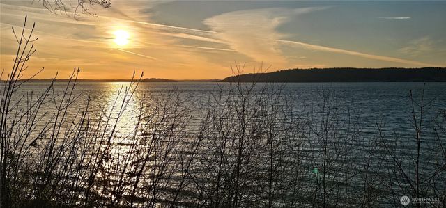303 Arrowhead Point Lane, Camano Island, WA 98282
