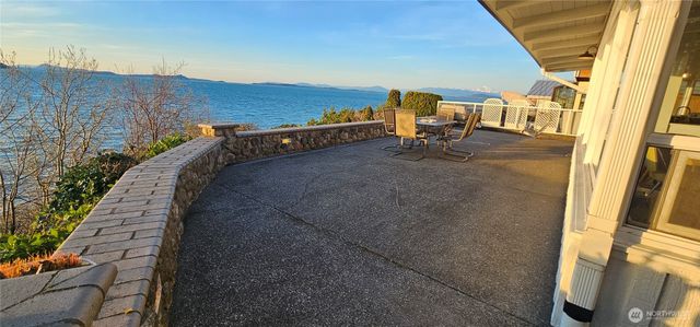 303 Arrowhead Point Lane, Camano Island, WA 98282