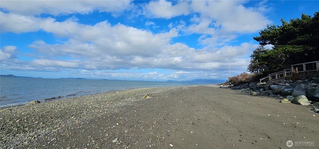 303 Arrowhead Point Lane, Camano Island, WA 98282