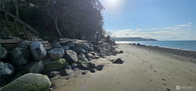 303 Arrowhead Point Lane, Camano Island, WA 98282