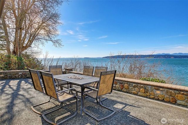 303 Arrowhead Point Lane, Camano Island, WA 98282