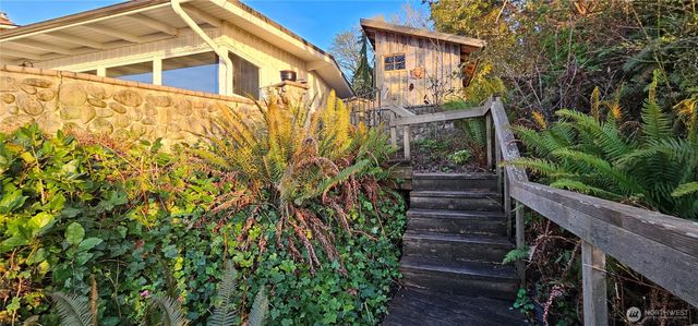 303 Arrowhead Point Lane, Camano Island, WA 98282