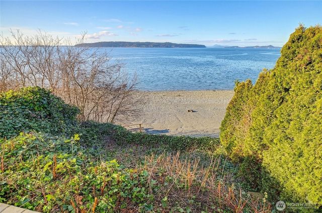 303 Arrowhead Point Lane, Camano Island, WA 98282