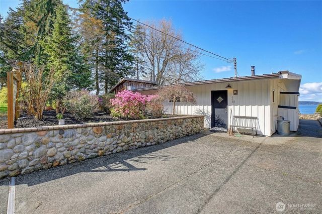 303 Arrowhead Point Lane, Camano Island, WA 98282