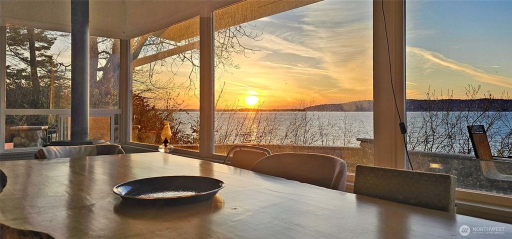 303 Arrowhead Point Lane, Camano Island, WA 98282