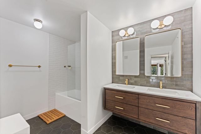 1550 Zarthan Avenue S 512, Saint Louis Park, MN 55416