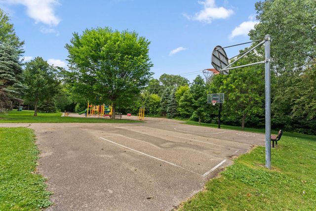 1550 Zarthan Avenue S 512, Saint Louis Park, MN 55416