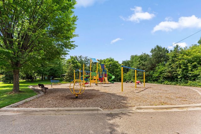 1550 Zarthan Avenue S 512, Saint Louis Park, MN 55416