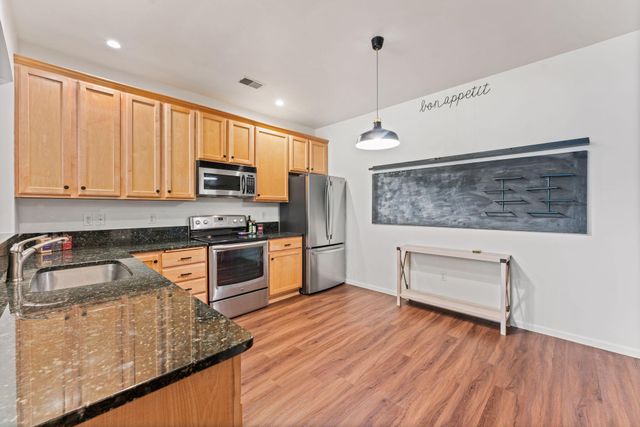 1550 Zarthan Avenue S 512, Saint Louis Park, MN 55416