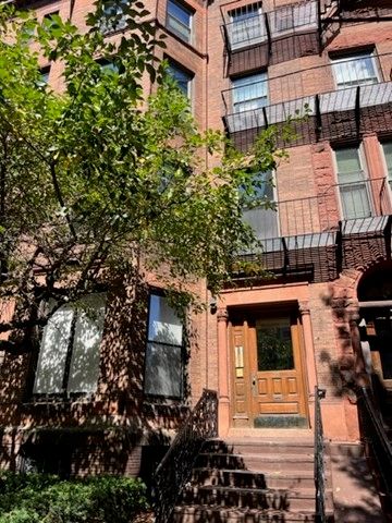 31 Bay State Rd 2, Boston, MA 02215