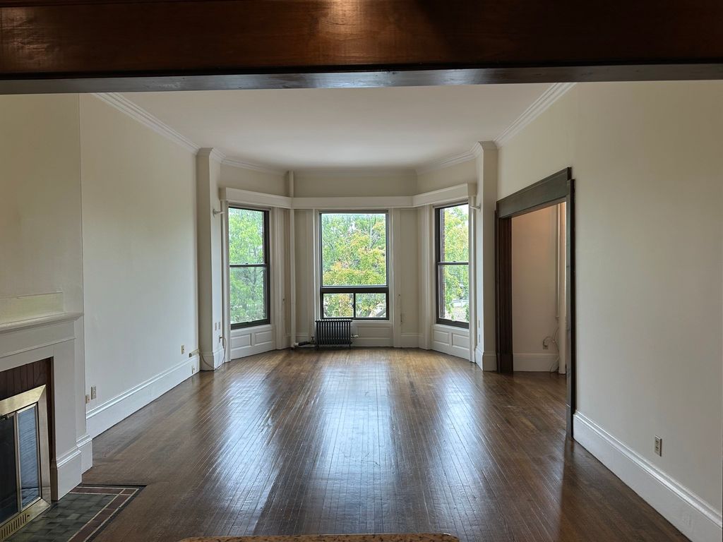 31 Bay State Rd 2, Boston, MA 02215