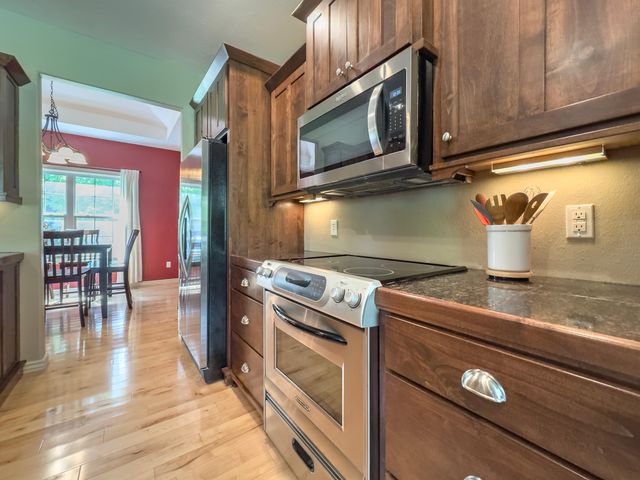 555 E Farm Road 84, Springfield, MO 65803