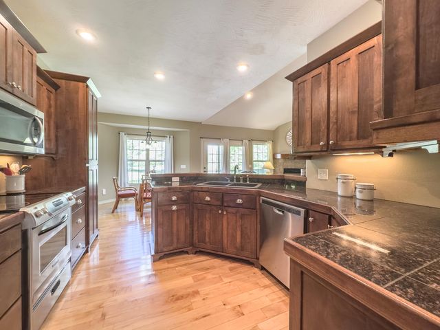 555 E Farm Road 84, Springfield, MO 65803