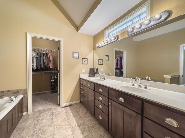 555 E Farm Road 84, Springfield, MO 65803