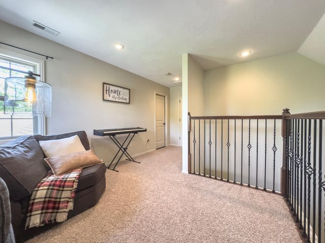 555 E Farm Road 84, Springfield, MO 65803