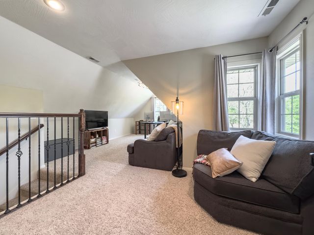 555 E Farm Road 84, Springfield, MO 65803