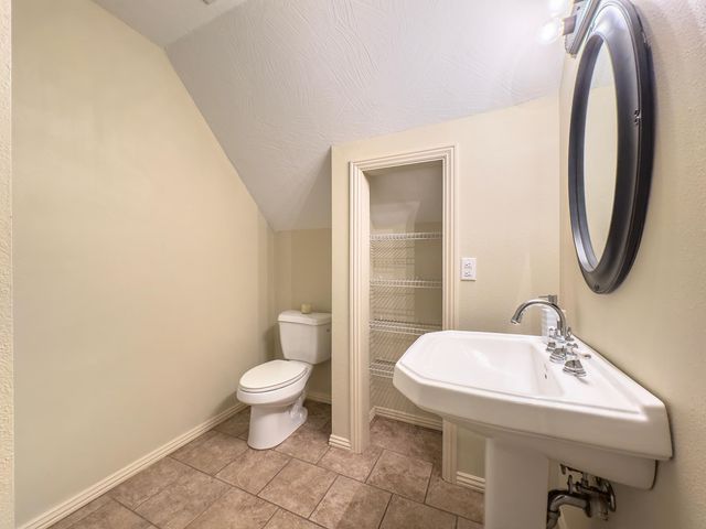 555 E Farm Road 84, Springfield, MO 65803