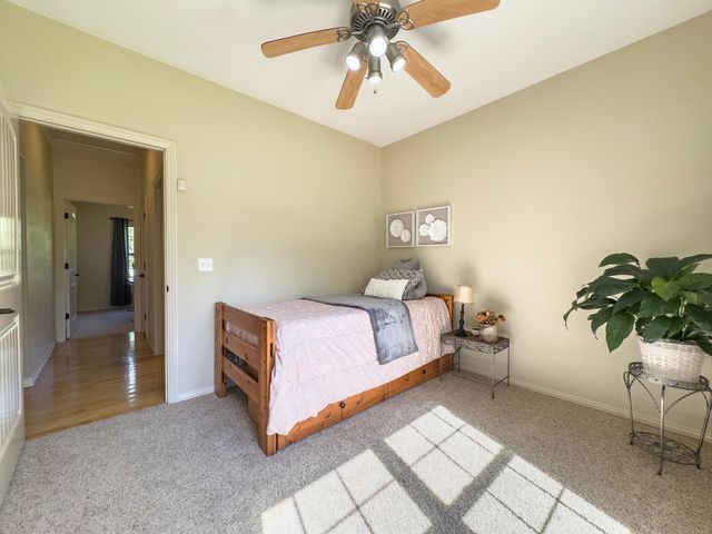 555 E Farm Road 84, Springfield, MO 65803