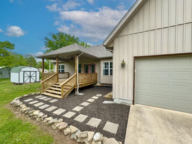 555 E Farm Road 84, Springfield, MO 65803