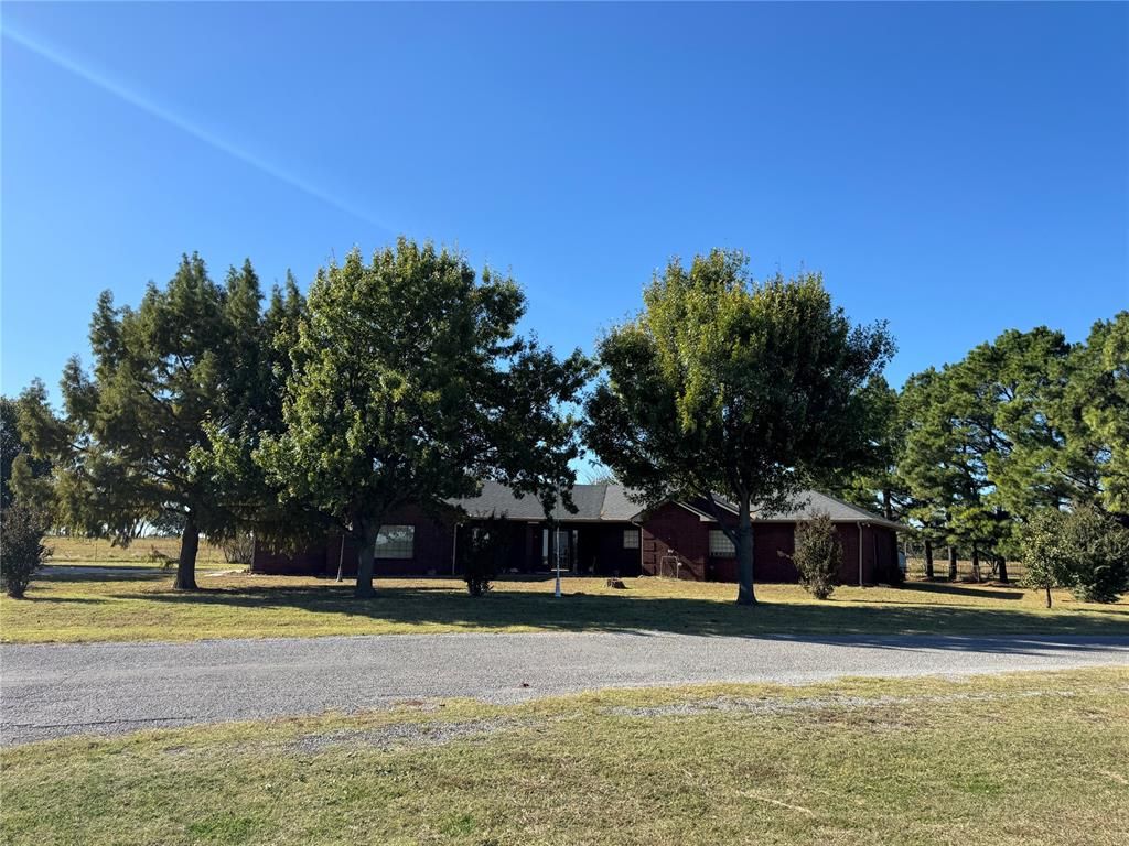 Image 1 of property listing at 131 W Cool Springs Road, Rush Springs, OK 73082