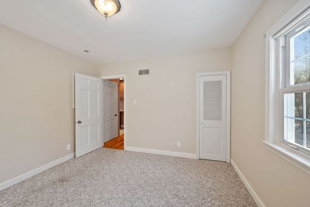 216 Boston Rd, Southborough, MA 01772