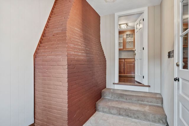 216 Boston Rd, Southborough, MA 01772