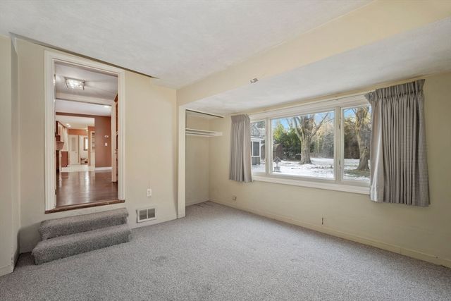 216 Boston Rd, Southborough, MA 01772