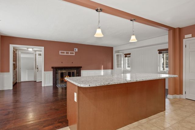 216 Boston Rd, Southborough, MA 01772