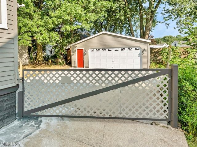 677 Eastland Avenue, Akron, OH 44305