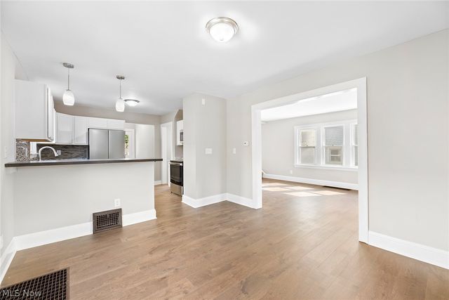 677 Eastland Avenue, Akron, OH 44305