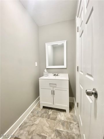 677 Eastland Avenue, Akron, OH 44305
