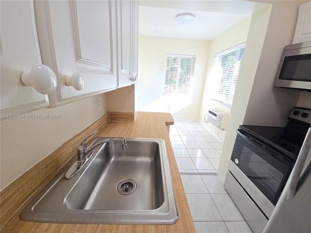 1942 Monroe St 4, Hollywood, FL 33020