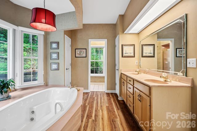 21 Four Oaks Drive, Arden, NC 28704