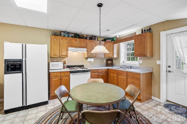 21 Four Oaks Drive, Arden, NC 28704