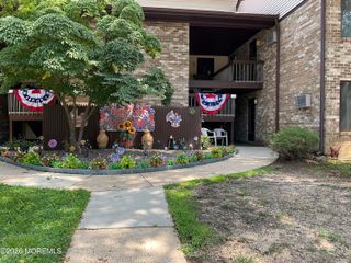 177 Amberly Drive E, Manalapan, NJ 07726