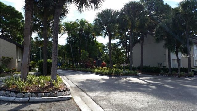 2745 HIDDEN LAKE BOULEVARD D, Sarasota, FL 34237