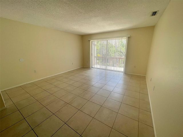 2745 HIDDEN LAKE BOULEVARD D, Sarasota, FL 34237