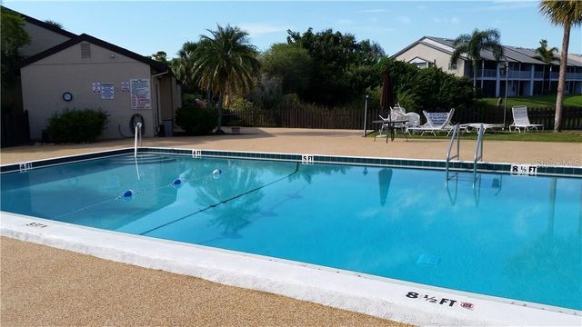 2745 HIDDEN LAKE BOULEVARD D, Sarasota, FL 34237