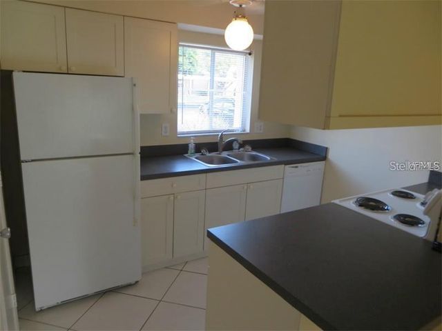 2745 HIDDEN LAKE BOULEVARD D, Sarasota, FL 34237