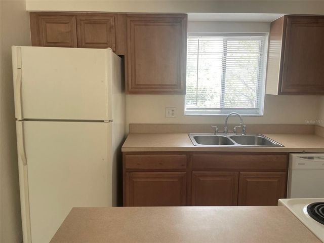 2745 HIDDEN LAKE BOULEVARD D, Sarasota, FL 34237