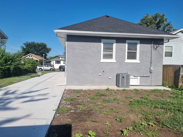 309 S 8th Avenue, Maywood, IL 60153
