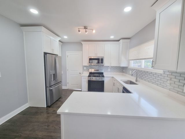 309 S 8th Avenue, Maywood, IL 60153