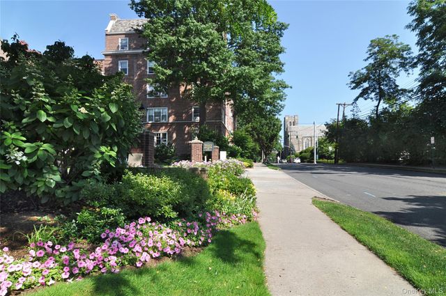242 Bronxville Road E2, Bronxville, NY 10708
