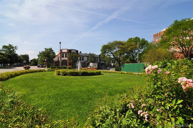 242 Bronxville Road E2, Bronxville, NY 10708