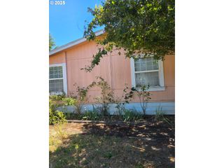 550 S STATE St 49, Sutherlin, OR 97479