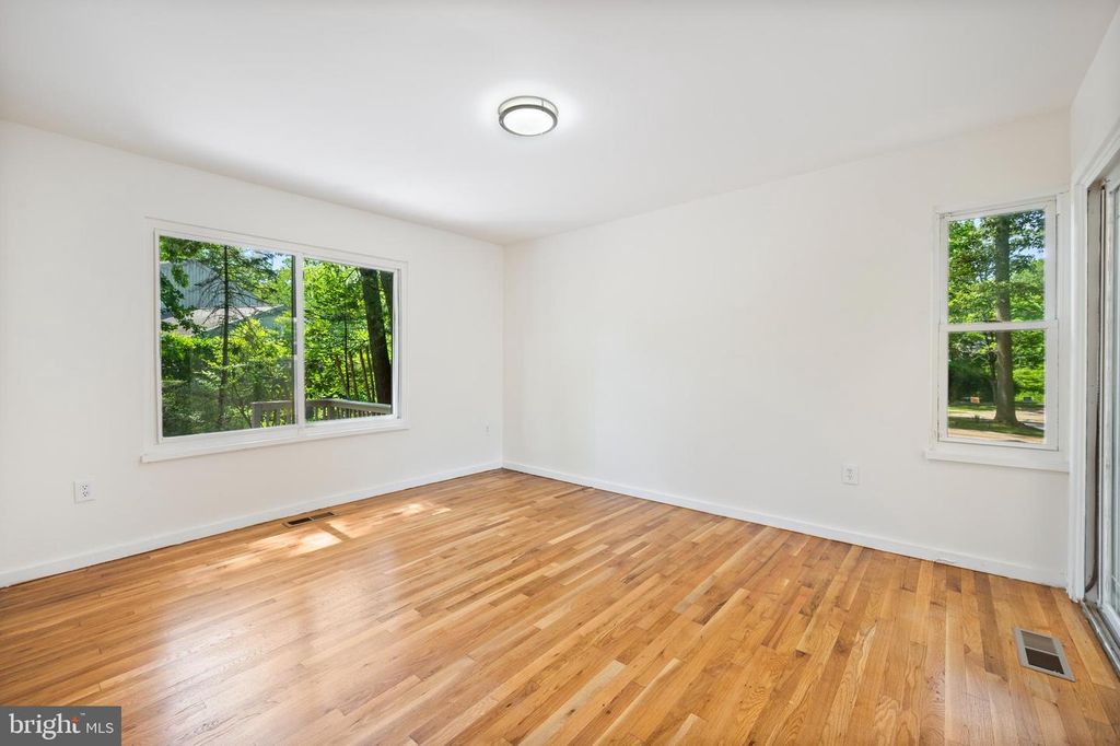 Image 14 of property listing at 10325 SIXPENCE CIR, Columbia, MD 21044